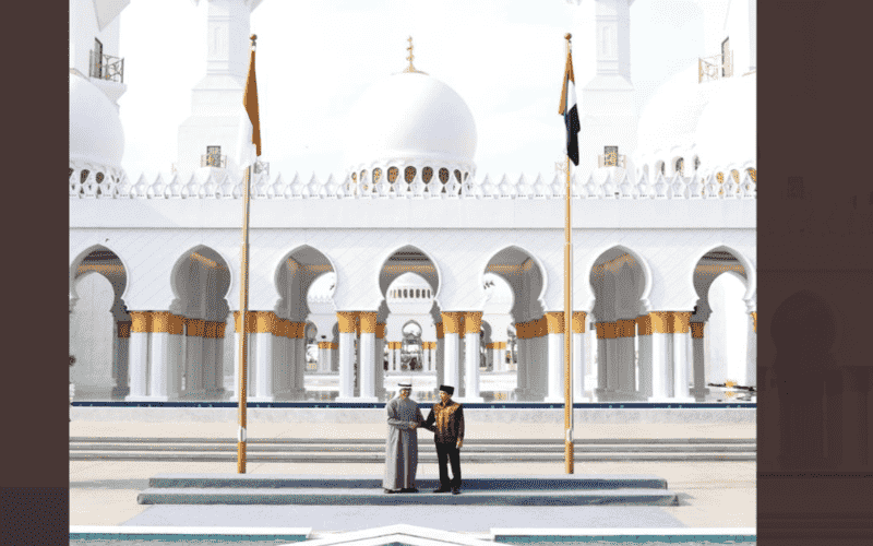 Presiden Jokowi dan Presiden Mohammed bin Zayed Al Nahyan meresmikan Masjid Raya Solo.