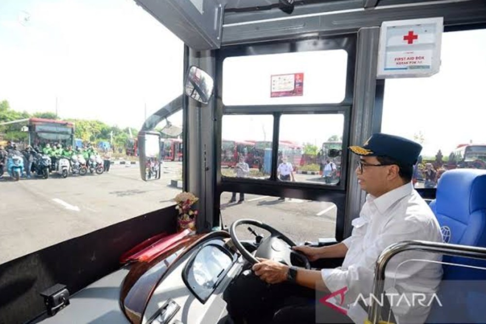  Bus Listrik Merah Putih (BLiMP) Resmi Mengaspal di KTT G20