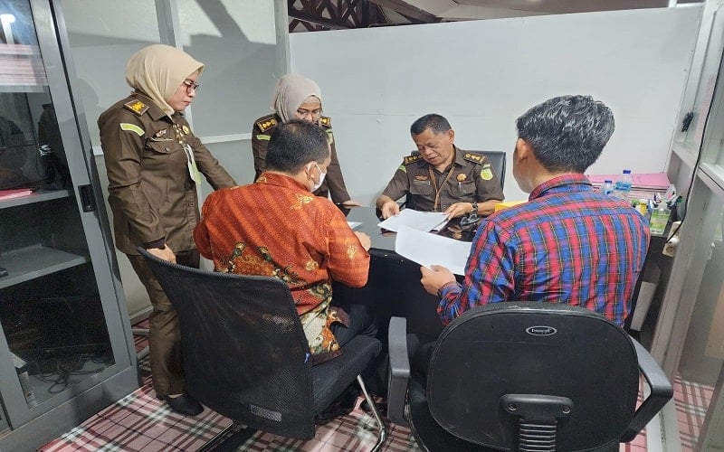  Dua Tersangka Kasus Pajak Rp1,74 Miliar Diserahkan ke Kejari Balikpapan