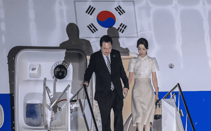 Presiden Korea Selatan tiba di Bali bersama istrinya.