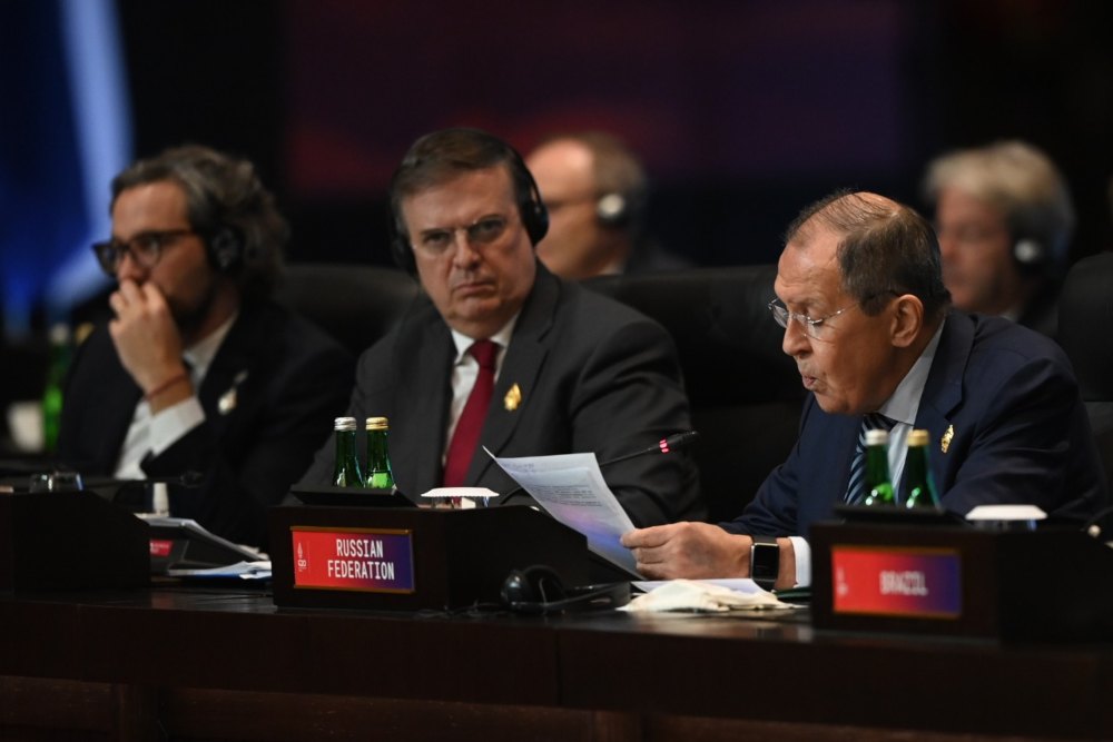 Menteri Luar Negeri Sergey Lavrov duduk di rapat KTT G20./Wibi Pangestu