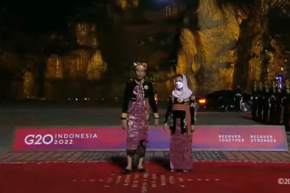  Gala Dinner KTT G20, Jokowi-Iriana Pakai Baju Adat Bali