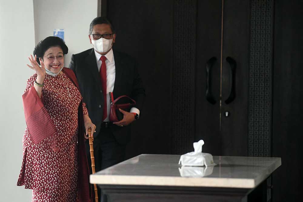 Momen Megawati Membungkuk Saat Menyapa SBY di Gala Dinner G20