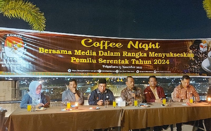 Jajaran KPU Kota Pekanbaru memaparkan perkembangan persiapan pemilu 2024. /Istimewa