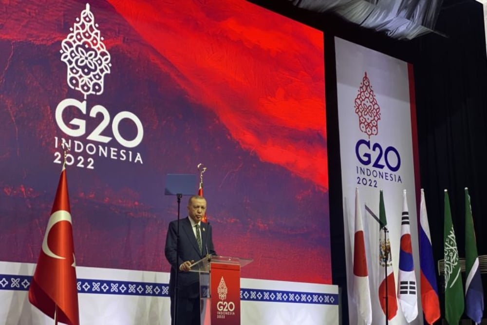 Presiden Turki Recep Tayyip Erdogan saat konferensi pers usai KTT G20 Bali di auditorium Bali International Convention Center (BICC), Rabu (16/11/2022)./Antara