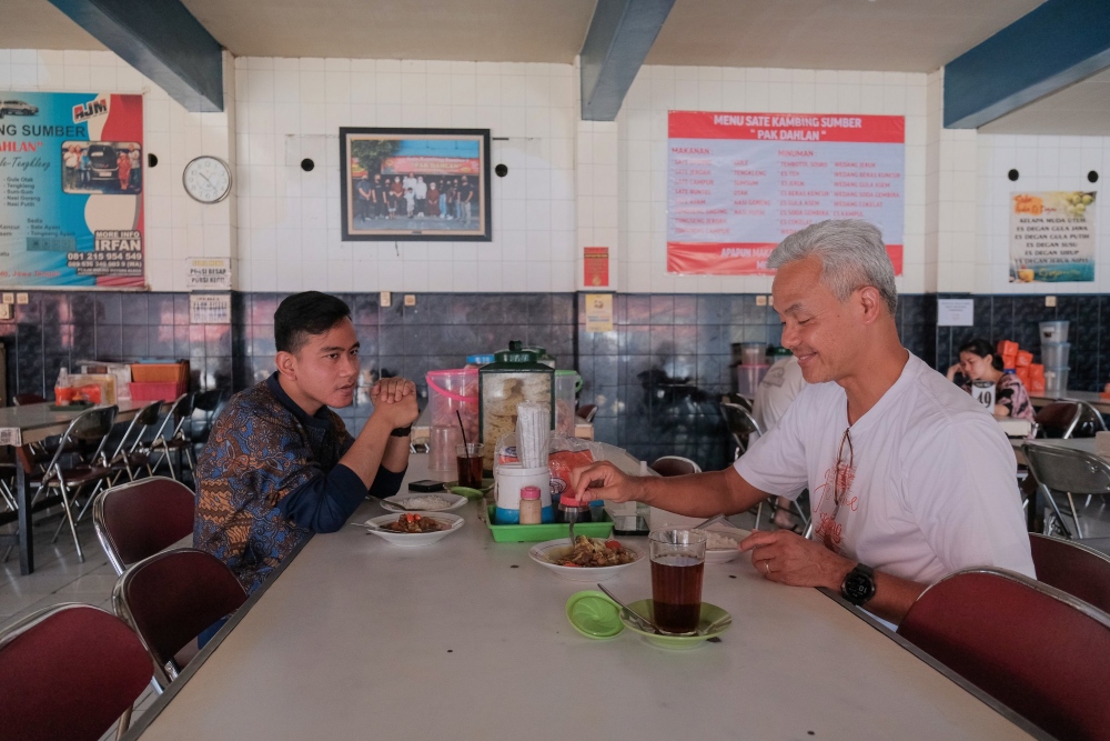  Usai Anies, Gibran Pamer Foto Makan Bareng Ganjar Pranowo