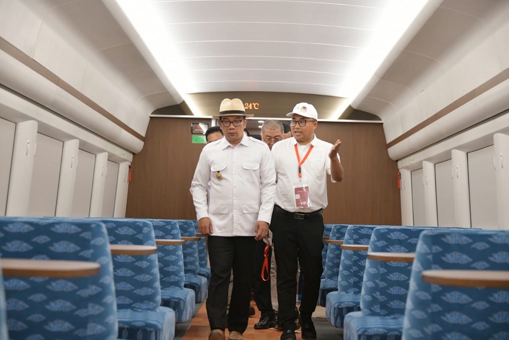  Ridwan Kamil Terharu Uji Coba Kereta Cepat Jakarta-Bandung Disaksikan Dua Presiden