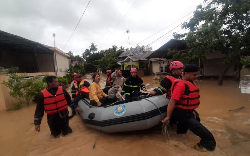  Lima Daerah di Sumbar Dilanda Banjir hingga Longsor