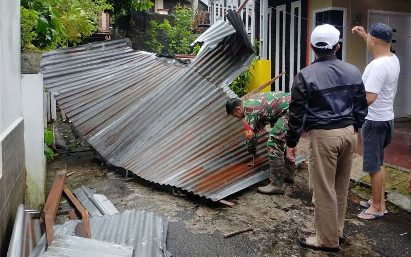 24 Unit Rumah di Padang Panjang Rusak Diterjang Angin Kencang