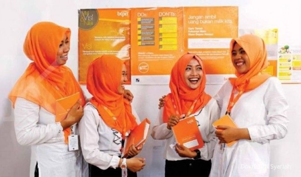 Foto: Karyawan wanita BTPN Syariah 