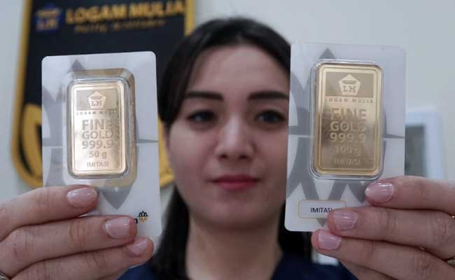 Harga emas Antam hari ini dijual mulai harga Rp539.000 untuk ukuran 0,5 gram hingga Rp918,6 juta untuk ukuran 1.000 gram. Bisnis/Himawan L Nugraha