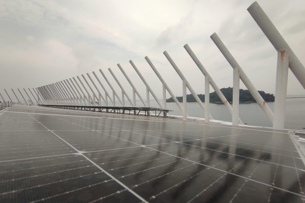 Instalasi panel surya atau pembangkit listrik tenaga surya (PLTS) yang dikembangkan ASDP. / Dok. ASDP