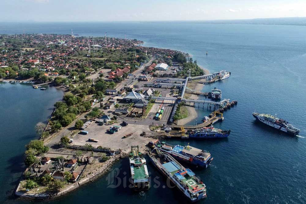 Foto udara suasana di Pelabuhan Gilimanuk, Jembrana, Bali, Senin (12/9/2022). Bisnis/Eusebio Chrysnamurti