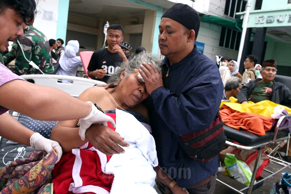  Ratusan Korban Gempa Cianjur Terpaksa Dirawat di Halaman RSUD