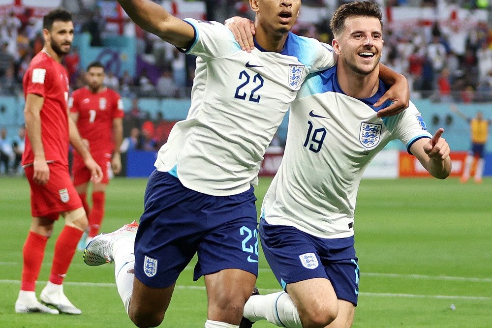 Selebrasi Jude Bellingham (kiri) usai mencetak gol pada laga Inggris vs Iran dalam laga Grup B Piala Dunia 2022 di Stadion Internasional Khalifa, Senin (21/11/2022)/FIFA