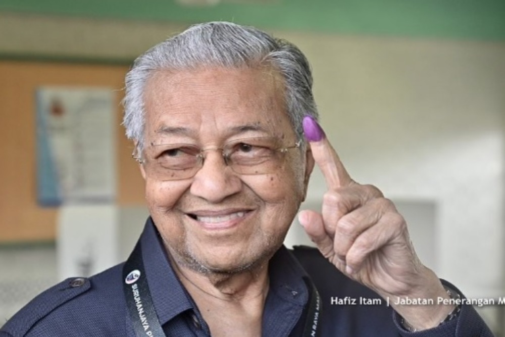Mahathir Mohamad,97 tahun, calong anggota legislatif (caleg) tertua pada pemilu ke-15 Malaysia. Dia caleg dari koalisi Gerakan Tanah Air (GTA), dan kalah telak dalam pemilu kali ini. JIBI - Bisnis/Nancy @chedetofficial