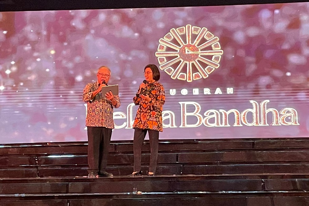  Momen Sri Mulyani Karaoke Bareng Basuki, Nyanyi Lagu God Bless