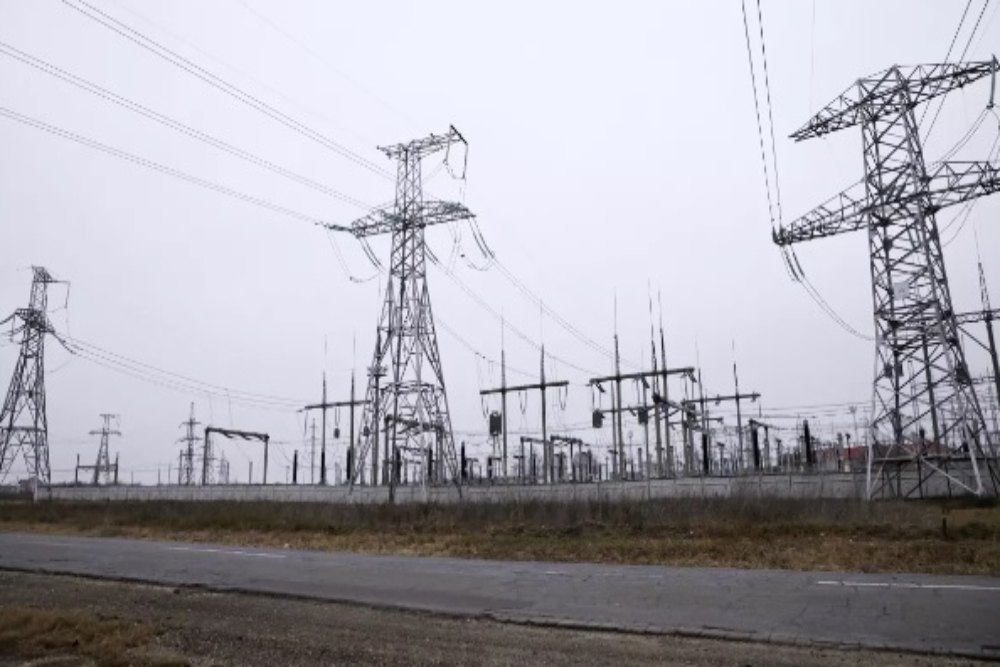 Pembangkit listrik di pinggiran Chisinau, Moldova, pada 16 November 2022. Pemadaman listrik besar-besaran yang untuk sementara melanda lebih dari setengah lusin kota di Moldova minggu ini setelah pengeboman besar-besaran Rusia di Ukraina. - Istimewa 