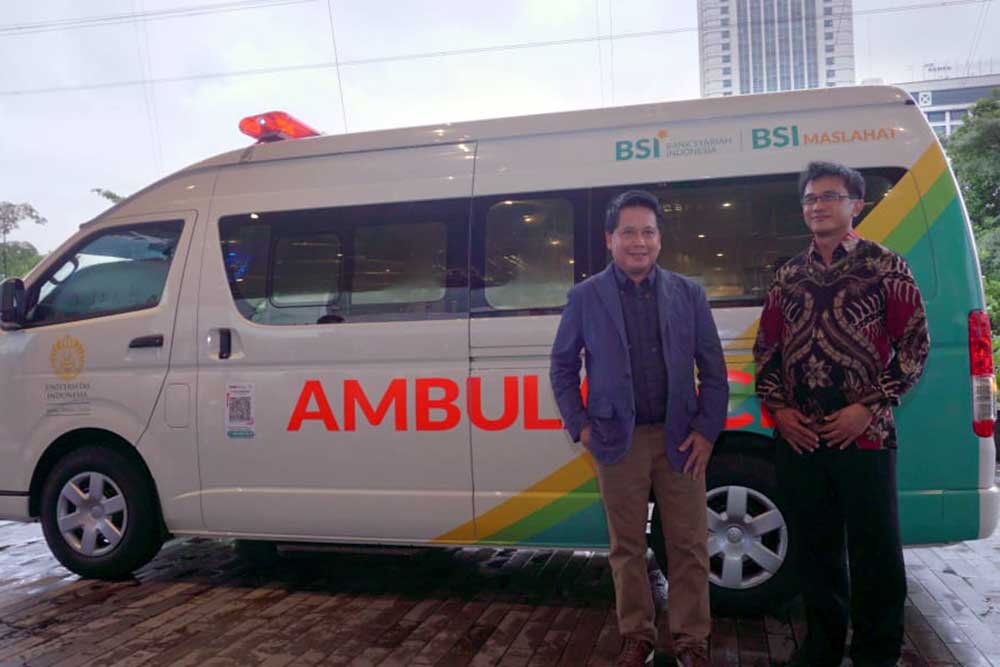  Dukung Layanan Kesehatan Masyarakat, BSI Beri Bantuan Ambulans untuk Kampus UI