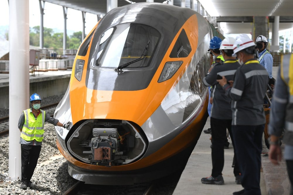  PERKERETAAPIAN : Injeksi Dana Cepat di Proyek Kereta Cepat