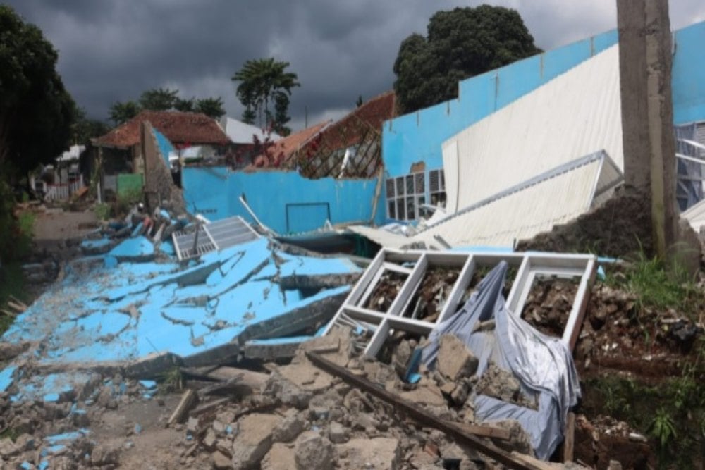  Ma\'ruf Amin Minta Pesantren yang Terkena Gempa Bumi Cianjur Diperhatikan