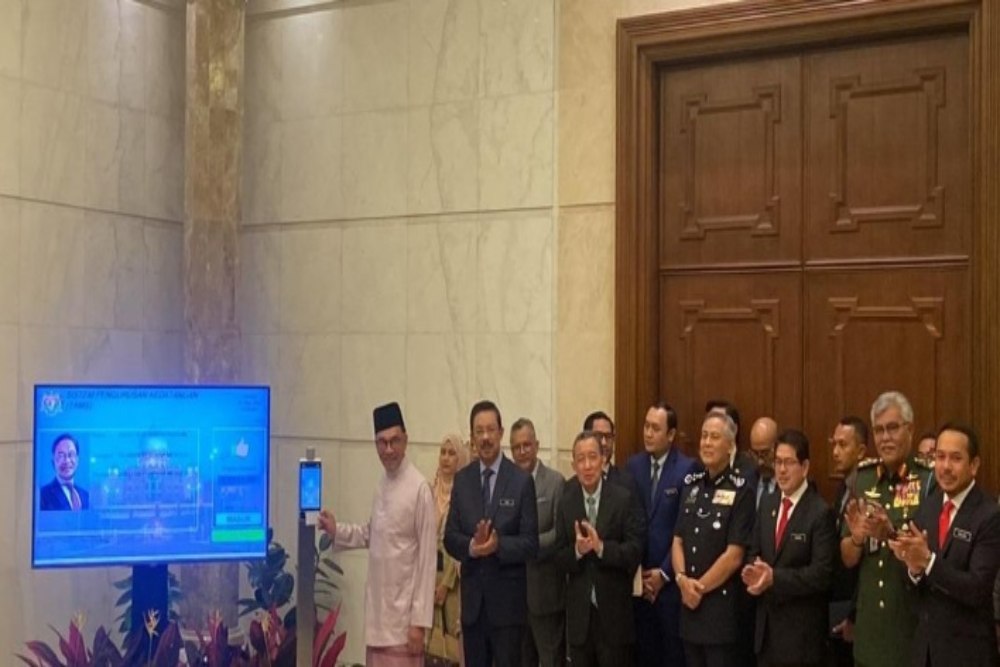 Perdana Menteri Datuk Seri Anwar Ibrahim memulai tugasnya secara resmi hari ini, Jumat (25/11/2022)./Bernama