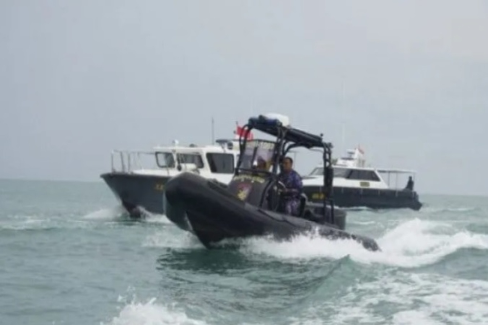 Ilustrasi, Kapal patroli Polda Kepulauan Babel mencari korban helikopter Polri yang jatuh di Perairan Belitung Timur./Antara
