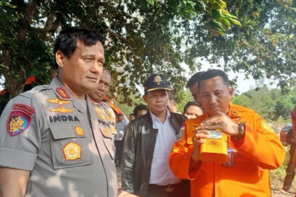  Helikopter P-1103 Jatuh, Polri Temukan 11 Serpihan di Pantai Burung Mandi