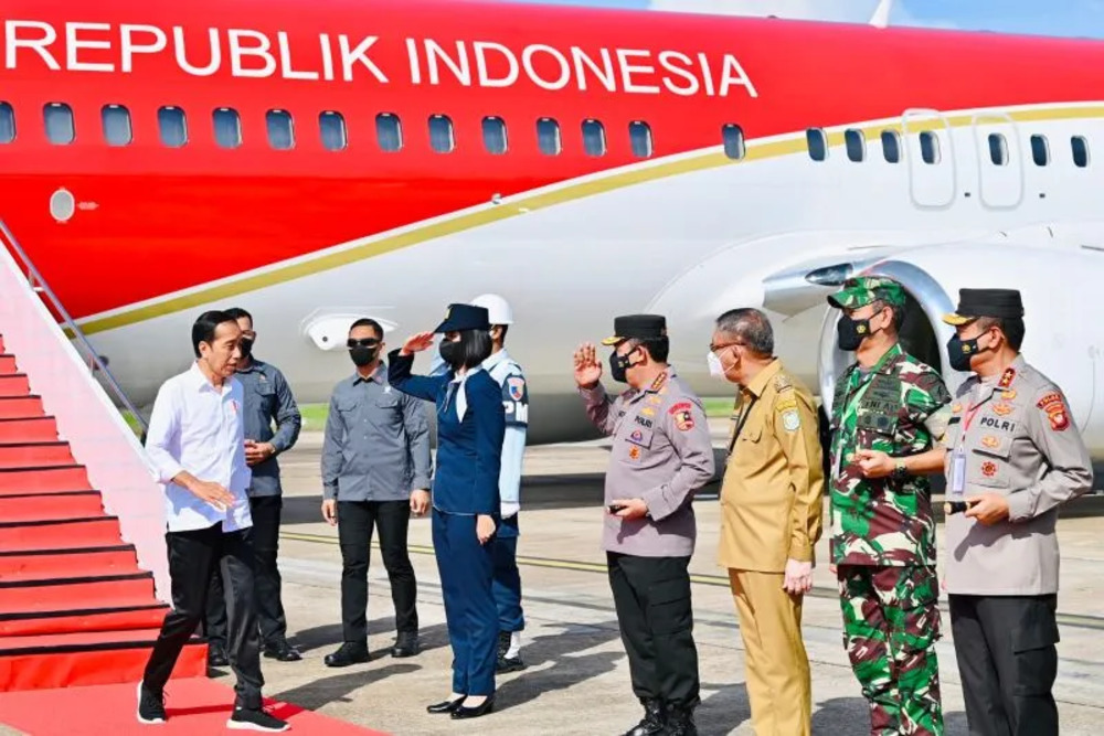 Presiden RI Joko Widodo saat tiba di Bandara Internasional Supadio, Kabupaten Kubu Raya, Kalimantan Barat, Selasa (29/11/2022)./Antara-Biro Pers Sekretariat Presiden