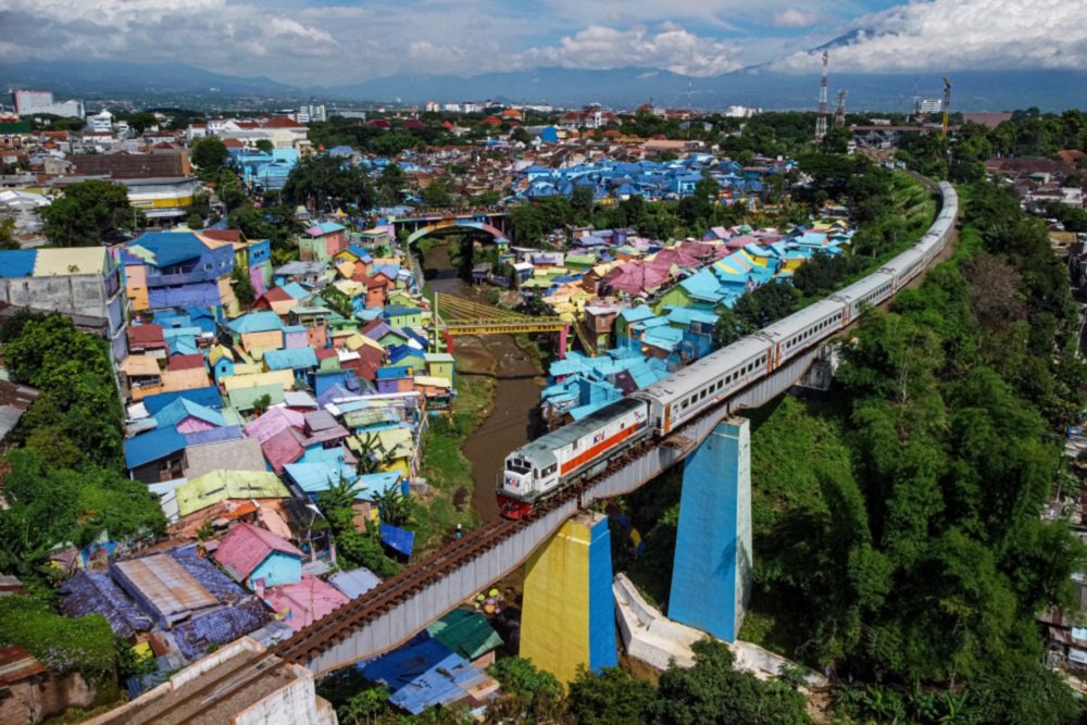  Naik Kereta Api? Yuk Cobain Wisata Dekat Stasiun, Bisa Jalan Kaki