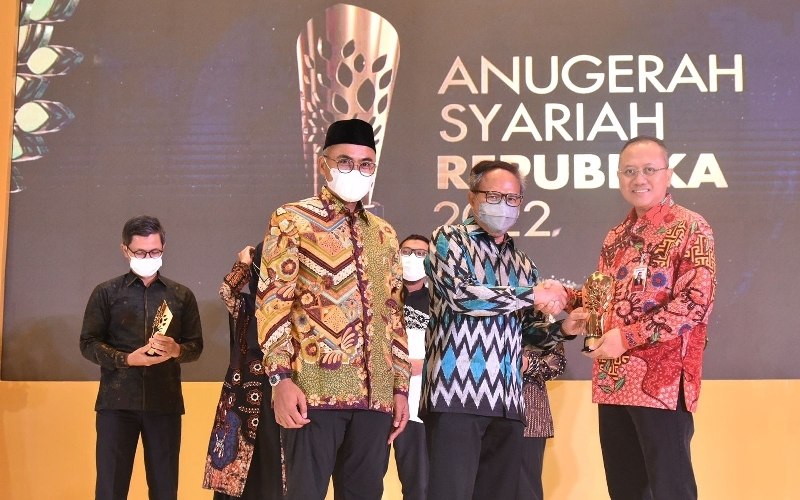  BRK Syariah Raih Penghargaan Bank Syariah Terbaik Kategori BPD