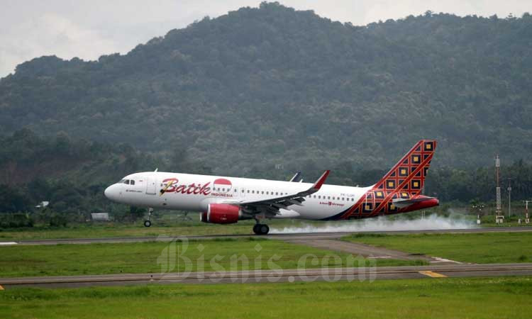 Aktifitas penerbangan di Bandara Sultan Hasanuddin Makassar, Sulawesi Selatan, Rabu (26/2/2020). Bisnis/Paulus Tandi Bone