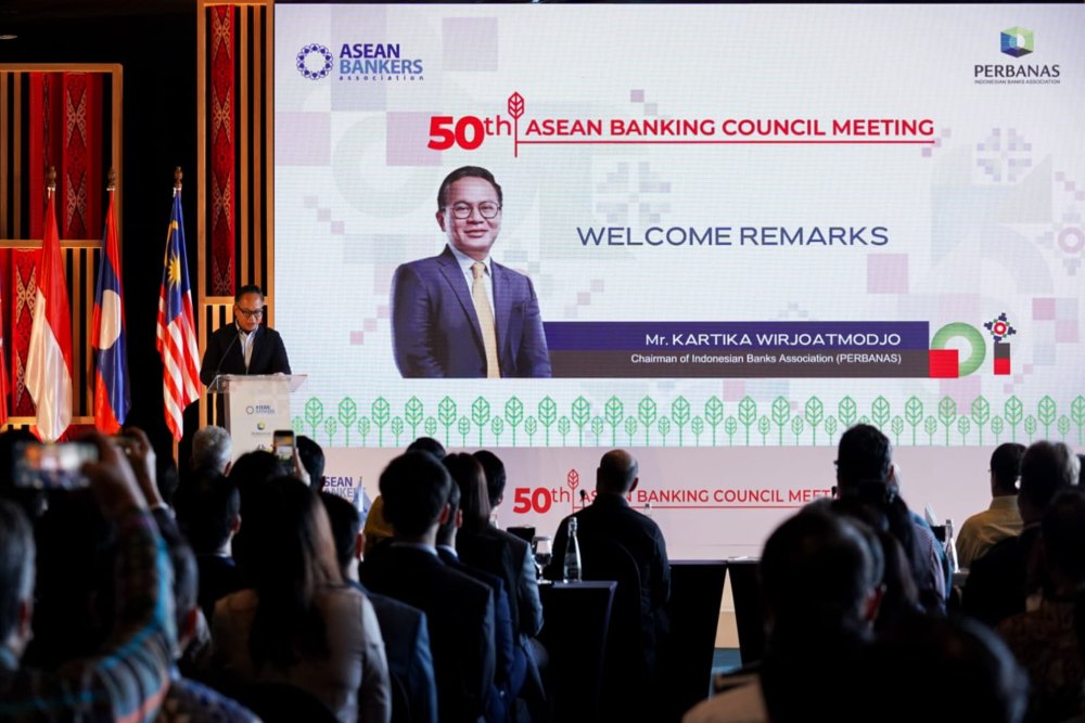 Ketau Umum Perbanas Kartika Wirjoatmodjo memberikan keynote speech dalam ajang 50th Asean Banking Council Meeting yang berlangsung di Labuan Bajo, Nusa Tenggara Timur. Sebanyak 150 bankir dari kawasan Asia Tenggara berpartisipasi dalam ajang tersebut.