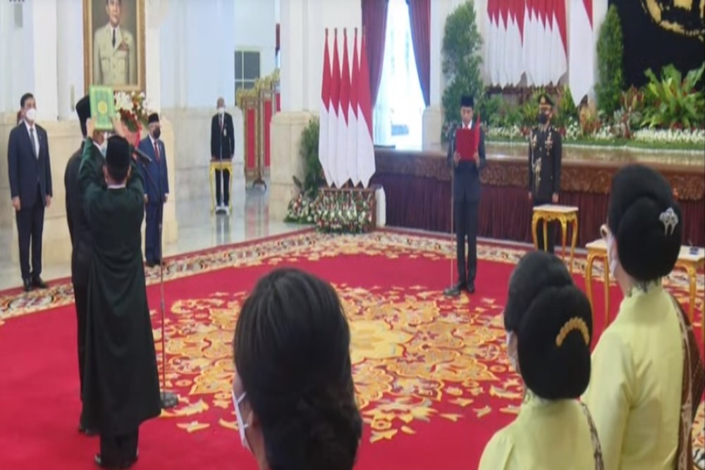 Presiden RI Joko Widodo (Jokowi) melantik Hendrar Prihadi sebagai Kepala Lembaga Kebijakan Pengadaan Barang/Jasa Pemerintah (LKPP) masa jabatan 2022-2027, Senin (10/10/2022) pagi, di Istana Negara, Jakarta./Istimewa