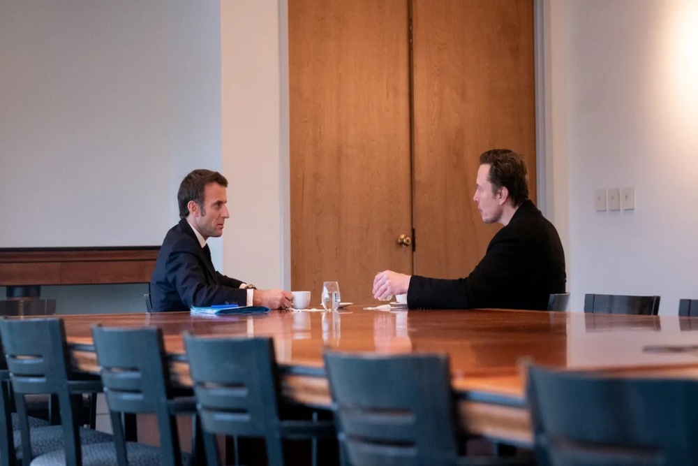 Presiden Prancis Emmanuel Macron dan Elon Musk bertemu di New Orleans pada 2 Desember 2022/Twitter.