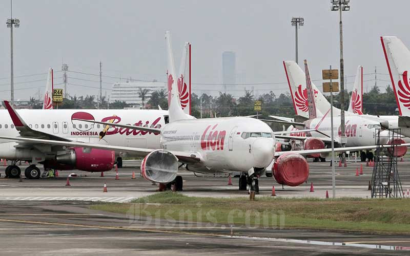 Sejumlah pesawat terpakir di Bandara Soekarno Hatta, Tangerang, Banten, Jumat (24/4/2020). Bisnis/Eusebio Chrysnamurti