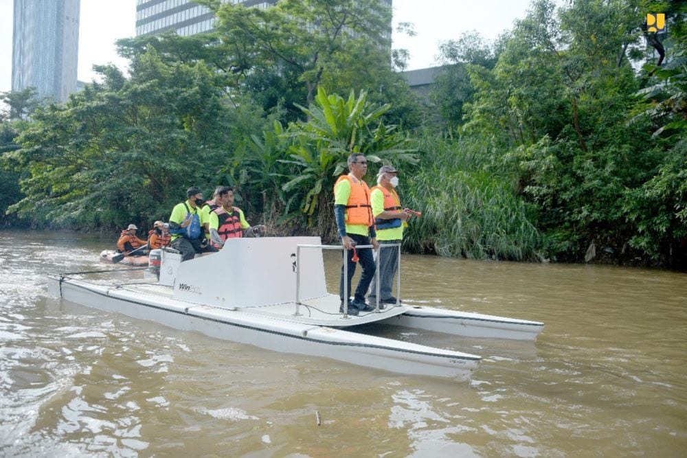  Menteri Basuki: Jaga Kebersihan Sungai Ciliwung, Jadi Barometer Nasional