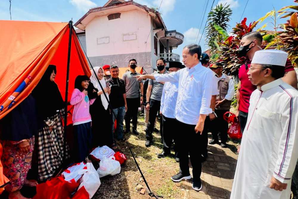 Jokowi Pastikan Rumah Tahan Gempa Dibangun untuk Korban di Cianjur / Setpres