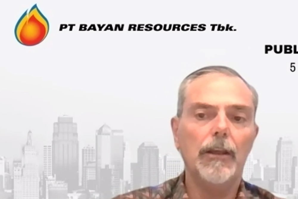 Direktur dan Chief Development Officer PT Bayan Resources Tbk. (BYAN) Russell Neil dalam paparan publik BYAN secara daring, Senin (5/12/2022).
