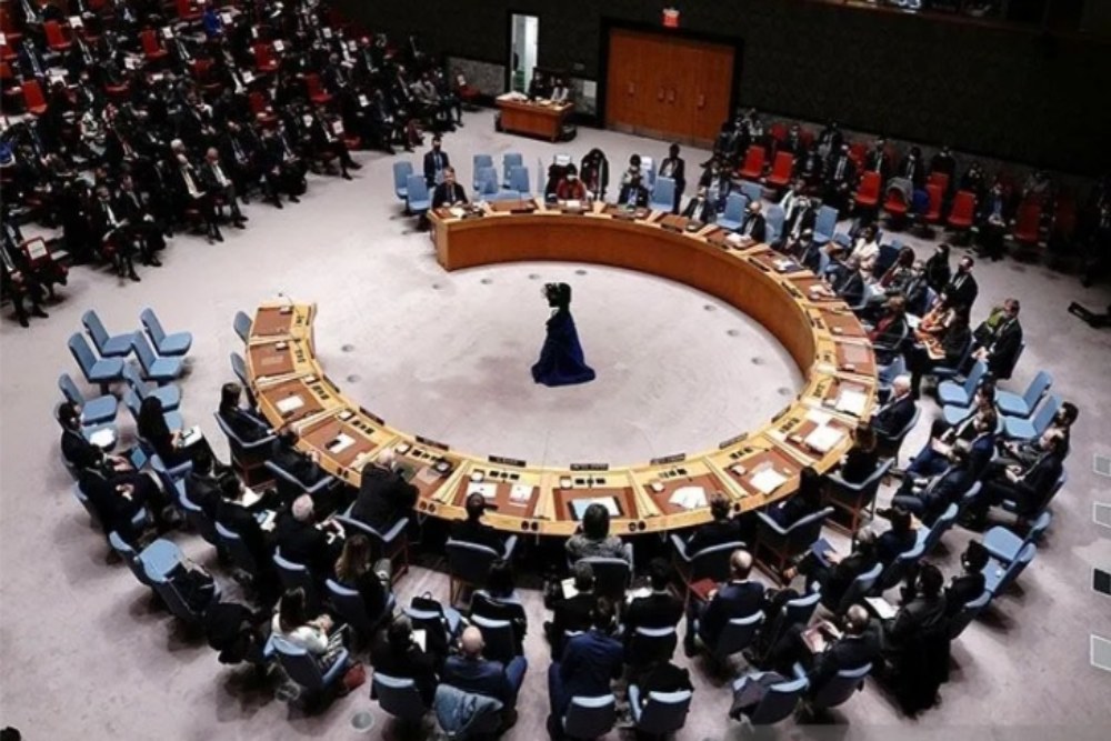 Arsip - Duta Besar PBB mengheningkan cipta untuk Ukraina selama pertemuan Dewan Keamanan PBB tentang resolusi mengenai tindakan Rusia terhadap Ukraina, di Markas Besar PBB di New York City, AS, 25 Februari 2022./Antara