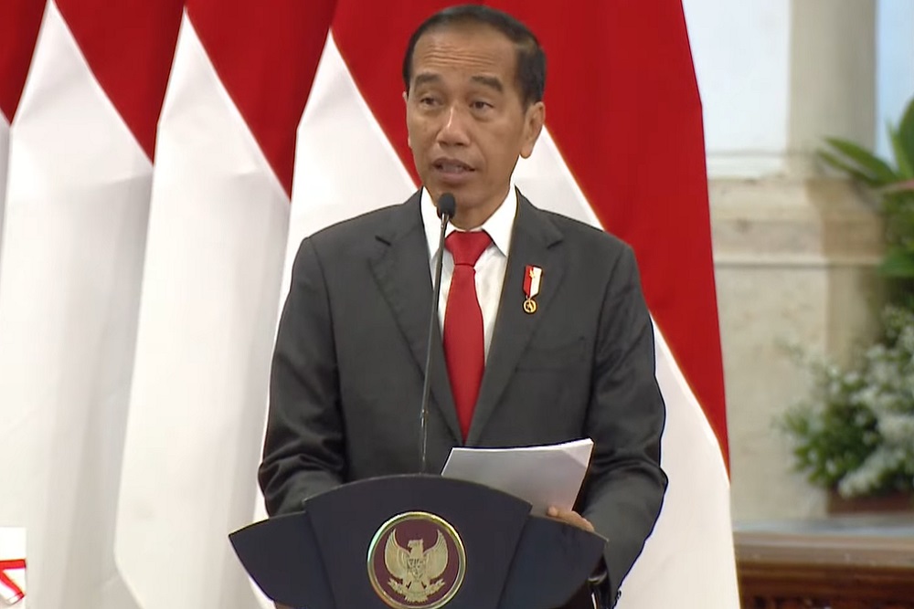 Presiden Jokowi memberikan Daftar Isian Pelaksanaan Anggaran dan Buku Daftar Alokasi Transfer ke Daerah Tahun Anggaran 2023, di Istana Negara, Jakarta, Kamis (1/12/2022). -  Dok. Youtube Setpres RI.