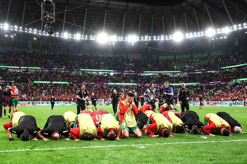  Momen Ketika Timnas Maroko Sujud Syukur saat Menang Lawan Spanyol