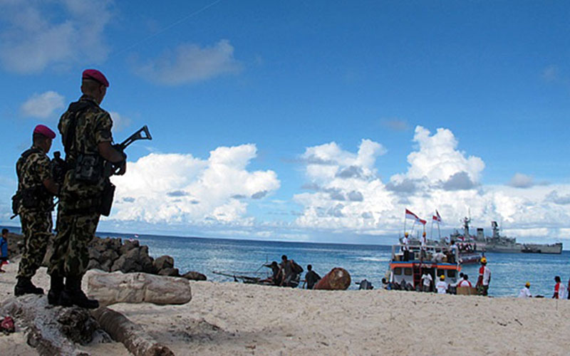Ilustrasi. Prajurit Korps Marinir melakukan patroli di pulau./Antara/Monalisa Jingga