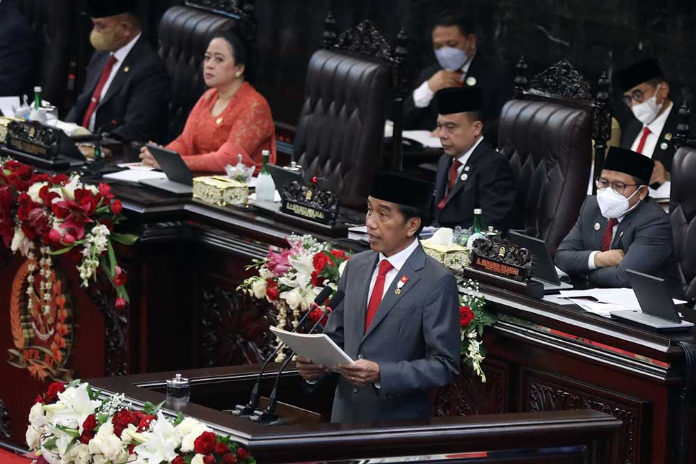 Presiden Joko Widodo menyampaikan pidato pengantar RUU APBN tahun anggaran 2023 beserta nota keuangannya pada pembukaan masa persidangan I DPR tahun 2022-2023 di Kompleks Parlemen, Senayan, Jakarta, Selasa (16/8/2022). Bisnis