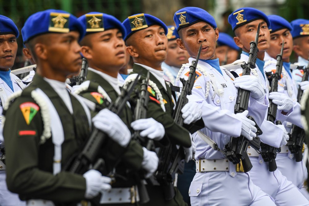 Survei Poltracking: Masyarakat Paling Puas dengan Kinerja TNI, Polri Bontot