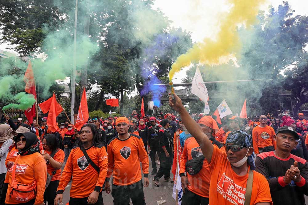 Sambut Hari HAM Internasional, Ratusan Buruh di Jakarta Gelar Aksi Unjuk Rasa Tolak KUHP