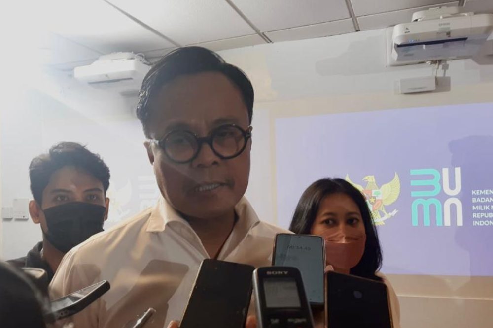 Direktur Utama PT Aviasi Pariwisata Indonesia (InJourney) Dony Oskaria usai menghadiri Ngobrol Pagi Seputar BUMN (Ngopi BUMN), di Gedung Kementerian BUMN, Senin (12/12/2022) - BISNIS/Annasa Rizki Kamalina.