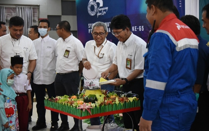 KPI RU Dumai merayakan HUT Pertamina (Persero) ke-65 dengan menyalurkan bantuan ke panti asuhan. /Istimewa