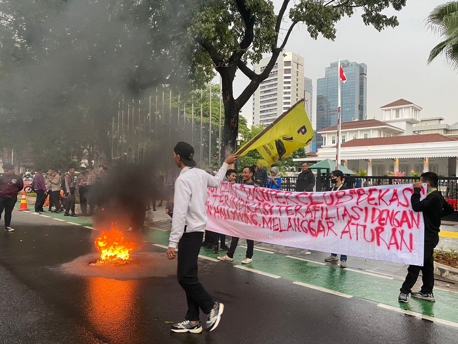  Mahasiswa PMII Demo di Bali Kota, Tuntut Pencabutan Izin W Superclub