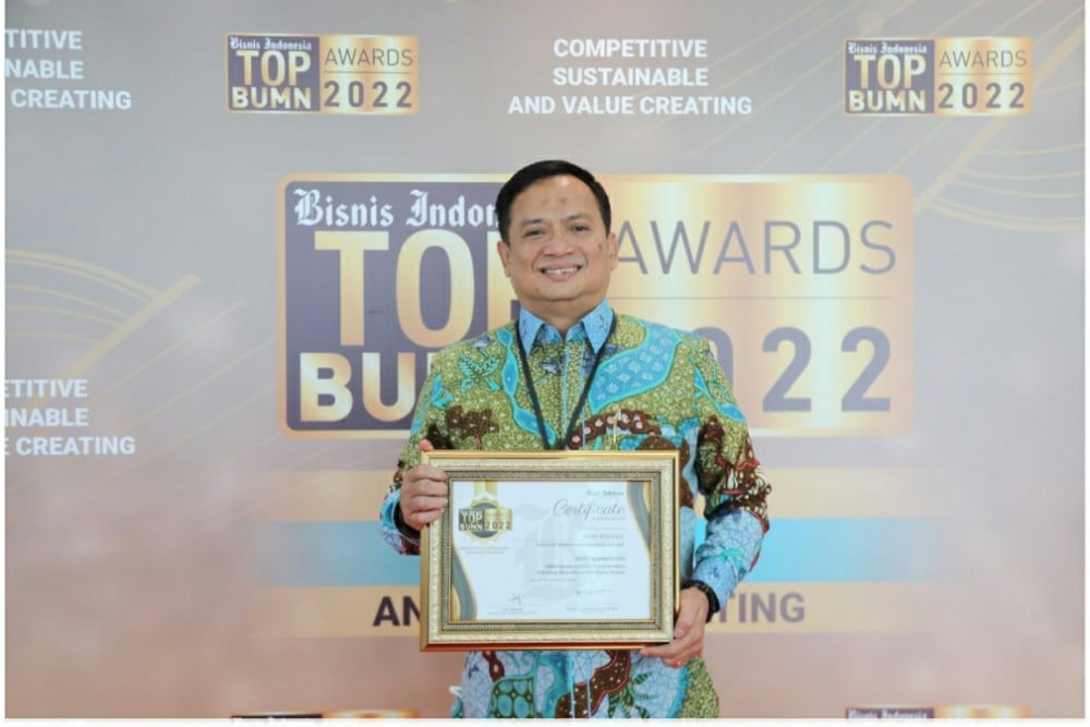  Direktur Utama PT PNM Sabet TOP CEO Bisnis Indonesia Awards 2022